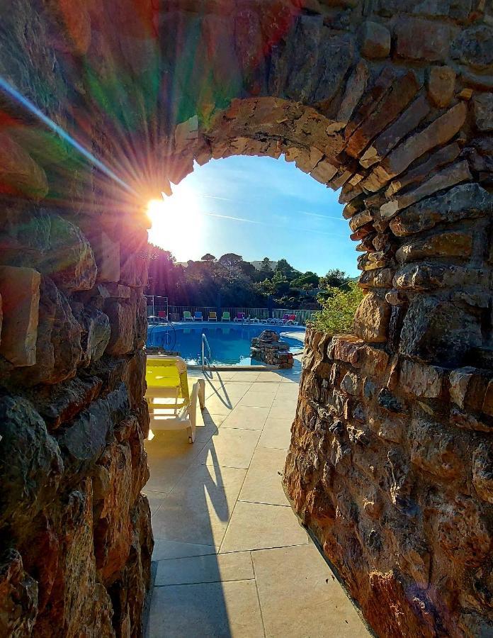 Hôtel Les Hauts de Mourèze Exterior foto